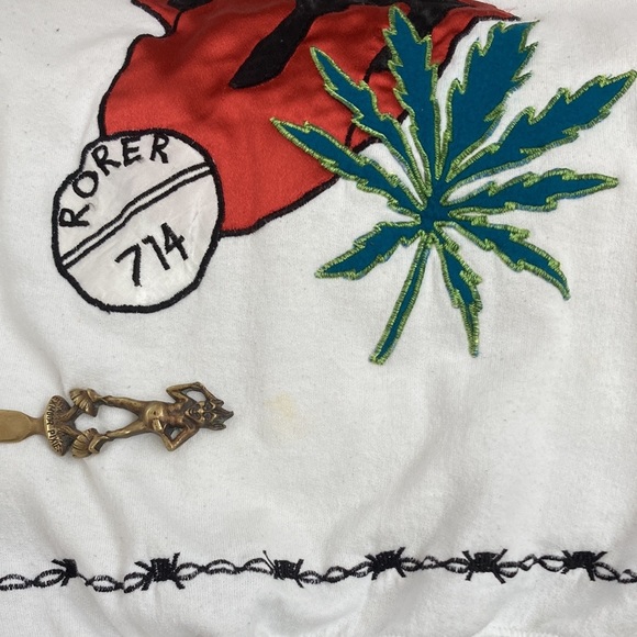 Handmade “Rolling Stones” lips weed pill patch vintage sweatshirt - Picture 4 of 5